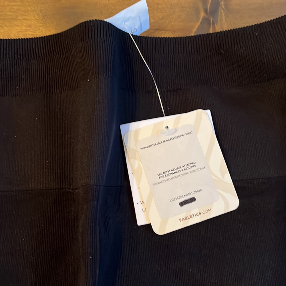 NWT Fabletics Workout Set - Picture 5 of 6